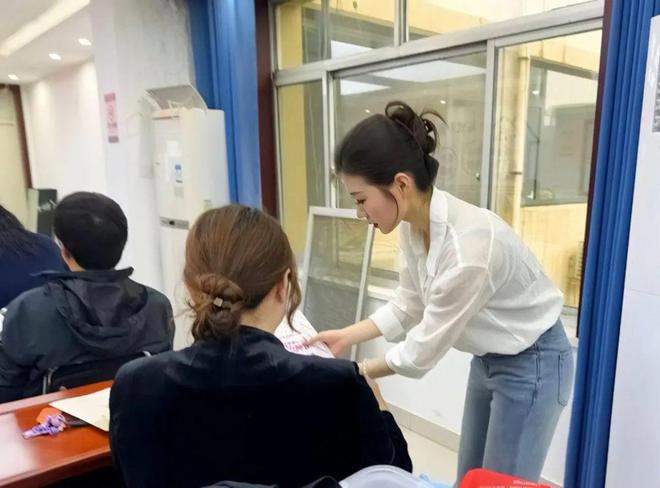 leyucom乐鱼官网德州市中病院医美中间展开“皮肤照顾护士安康常识进构造”宣讲(图3)